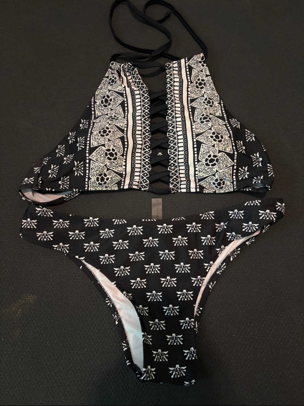 Cupshe Black and White Floral Printed Bikini Set